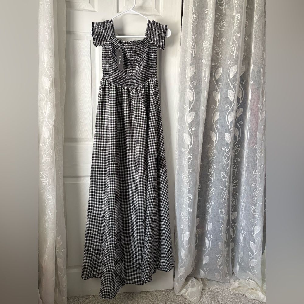New NWT Lulus Gingham Smocked Maxi Dress off the shoulder side pockets size M - Picture 2 of 10